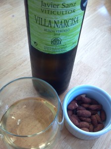 rueda verdejo with almonts